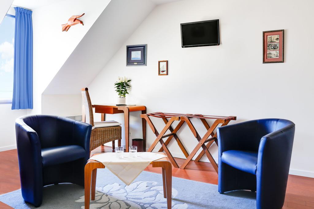 Hotel Le Chevalier Gambette Saint-Armel Exteriör bild